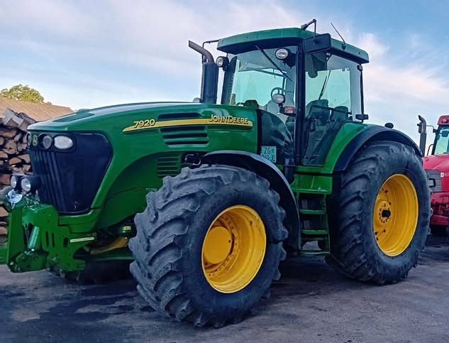 Traktor John Deere 7920
