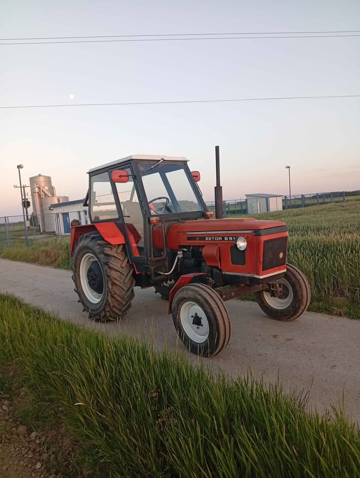 Traktor Zetor 6911