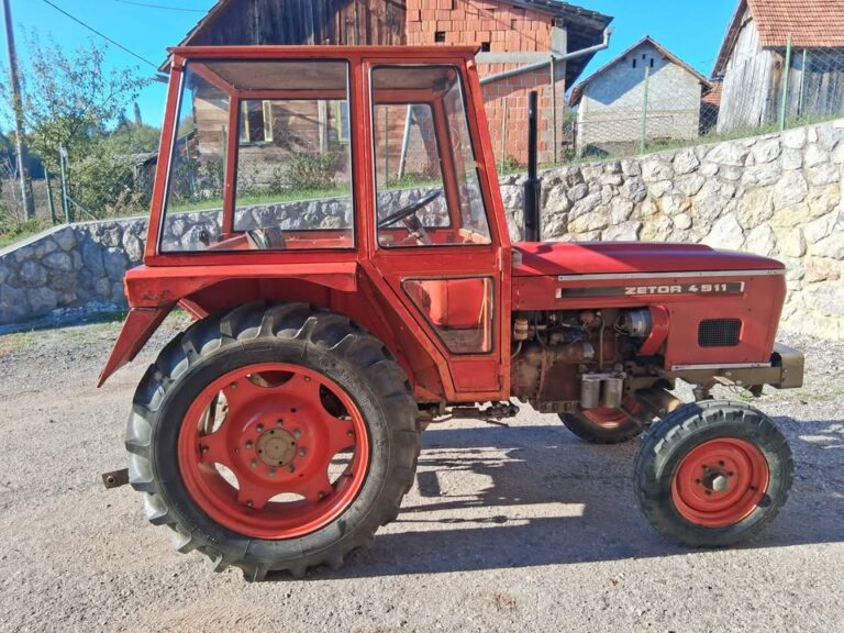 Traktor Zetor 4911