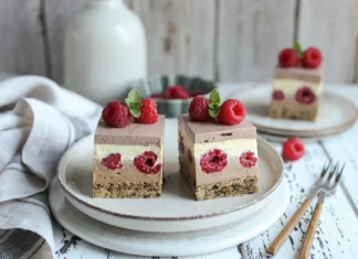 Čoko malina kocke: sočan kolač s čokoladom i svježim malinama