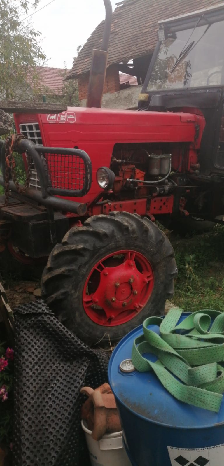 Prodaje se traktor, vitlo i kalac Prodaje se traktor, vitlo i kalac