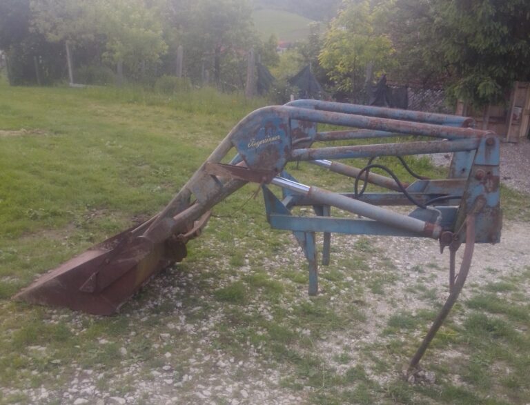 Utovarivač za traktor