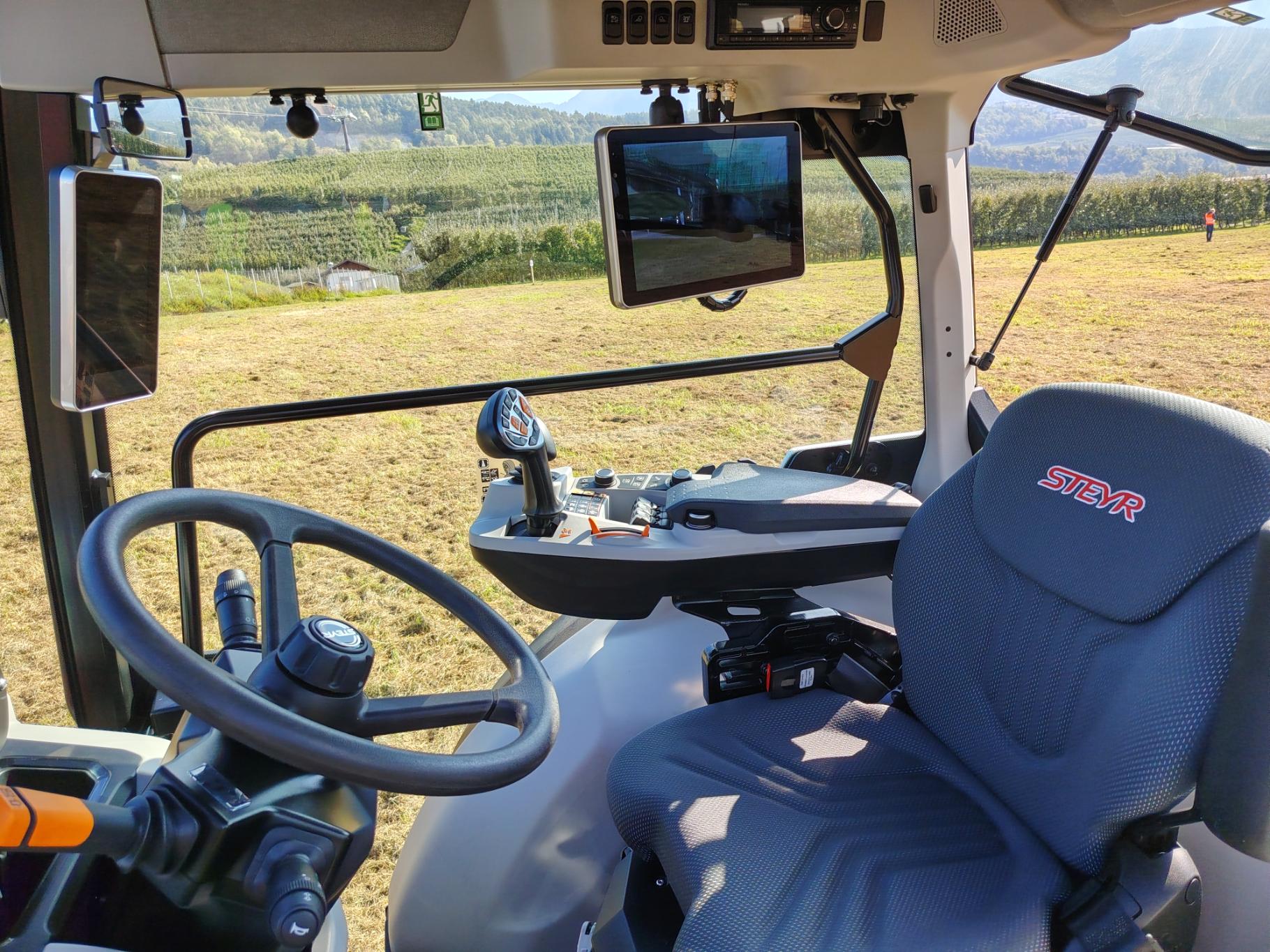 Voćarsko-vinogradarski traktor STEYR Spezial F CVT – fotografija 2