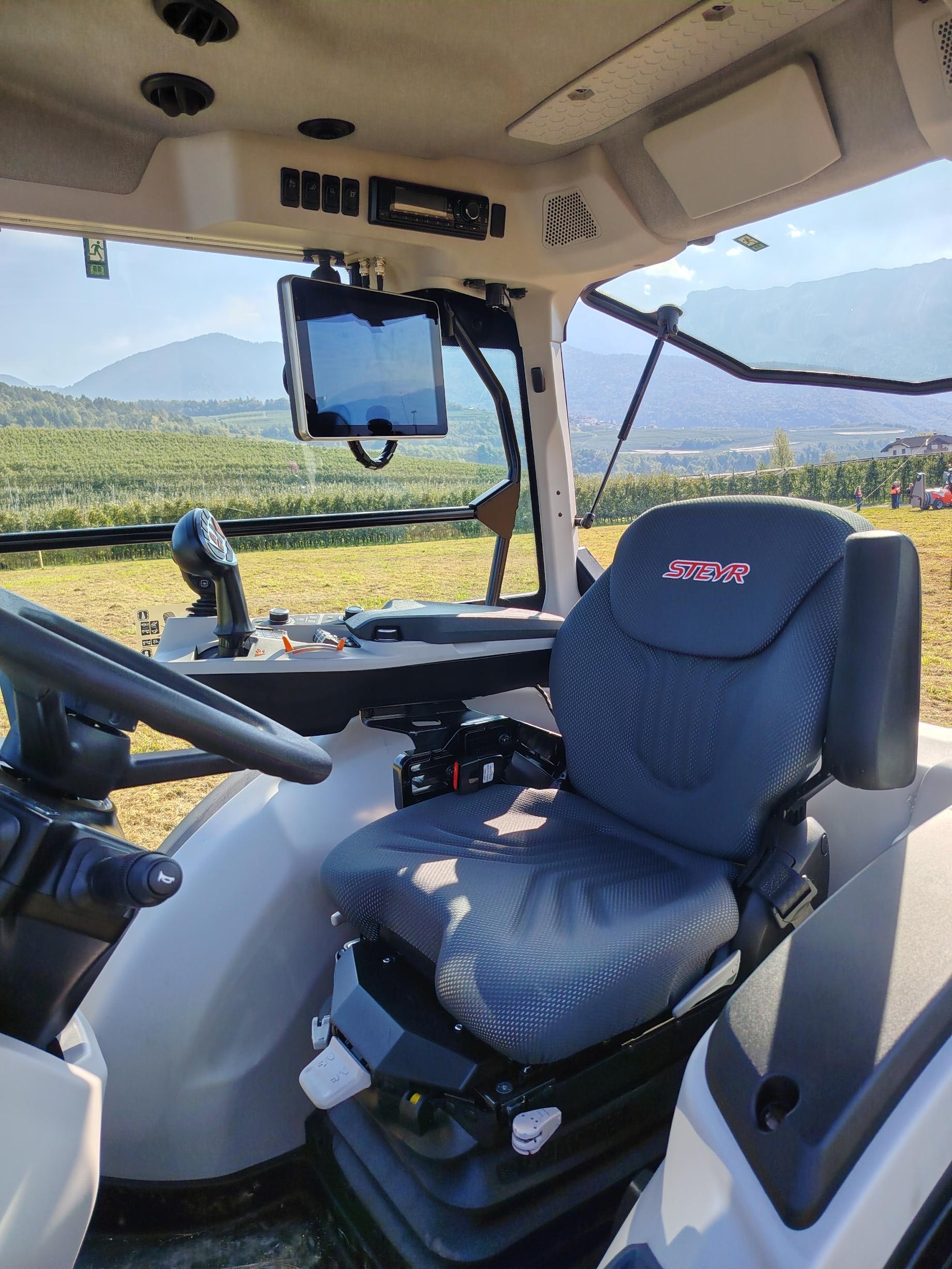 Voćarsko-vinogradarski traktor STEYR Spezial F CVT – fotografija 4