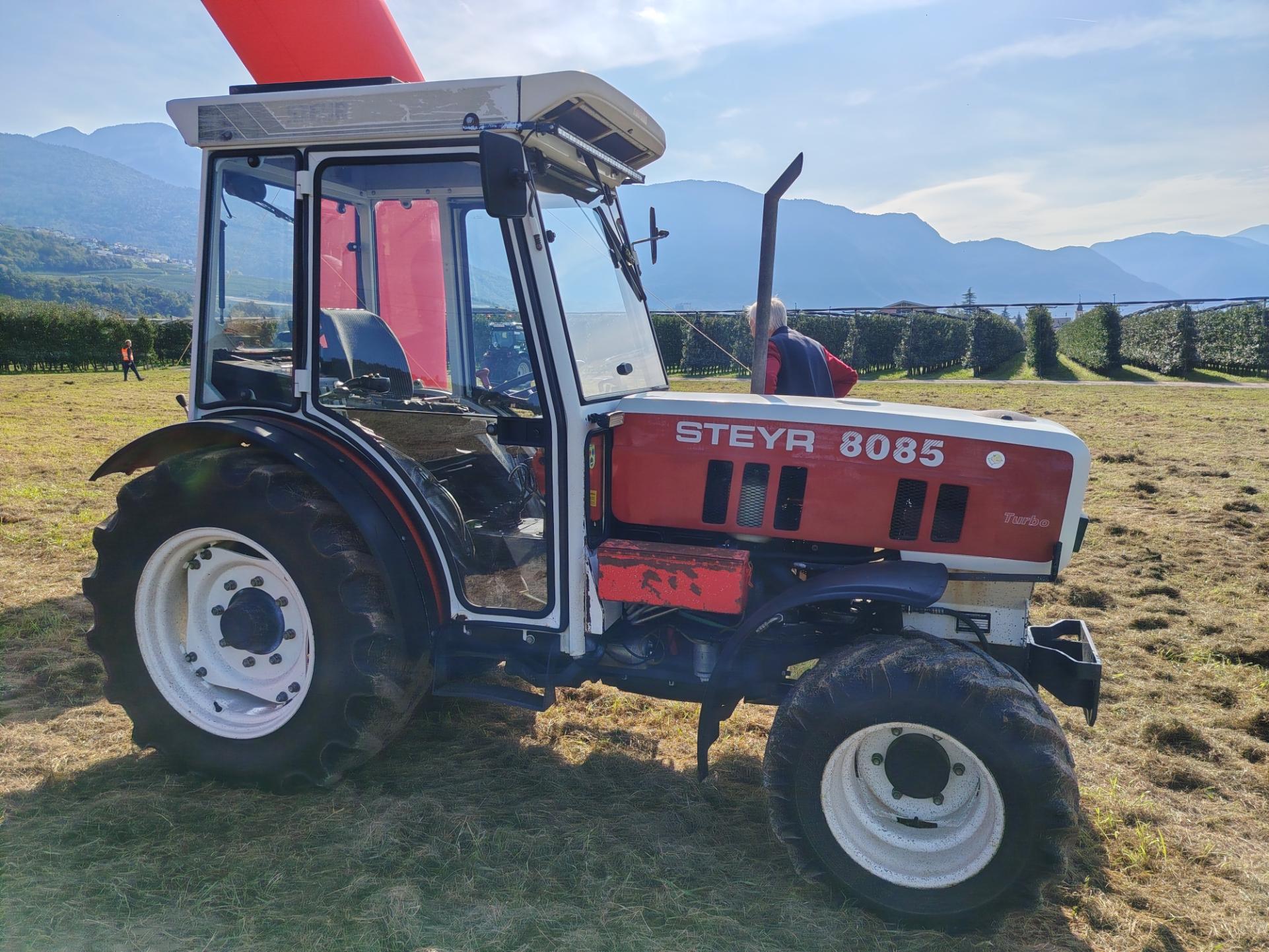 Voćarsko-vinogradarski traktor STEYR Spezial F CVT – fotografija 8