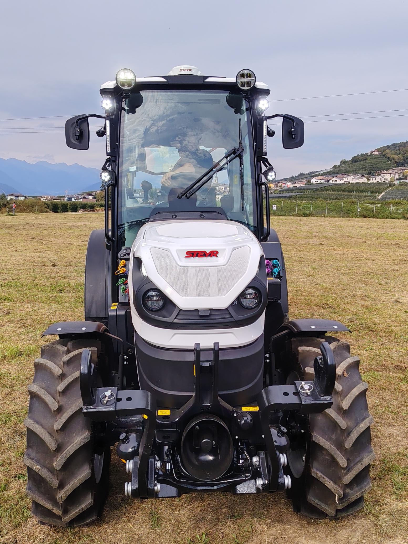 Voćarsko-vinogradarski traktor STEYR Spezial F CVT – fotografija 11