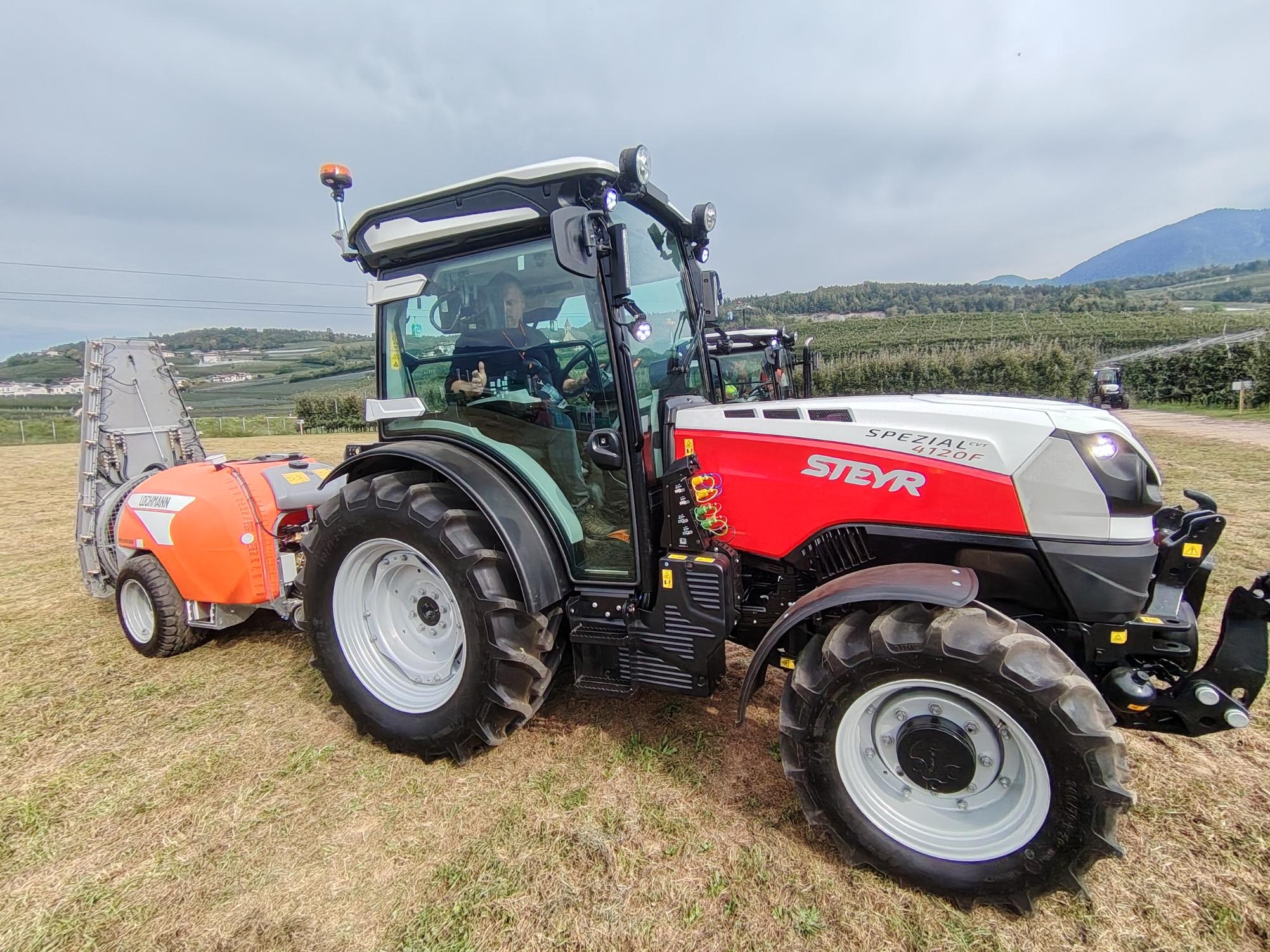 Voćarsko-vinogradarski traktor STEYR Spezial F CVT – fotografija 12