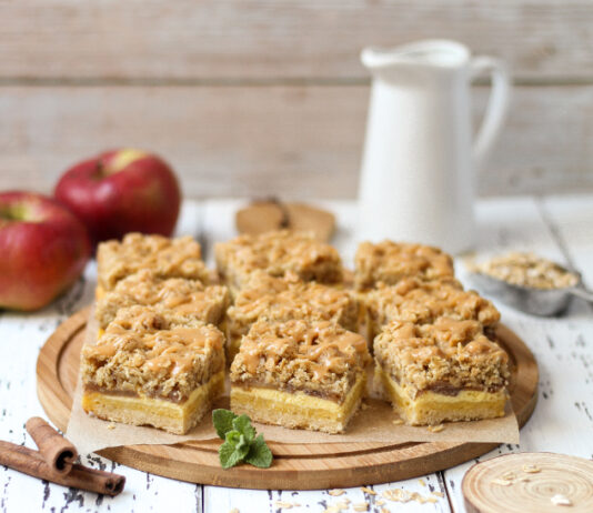 Karamel pita s jabukama