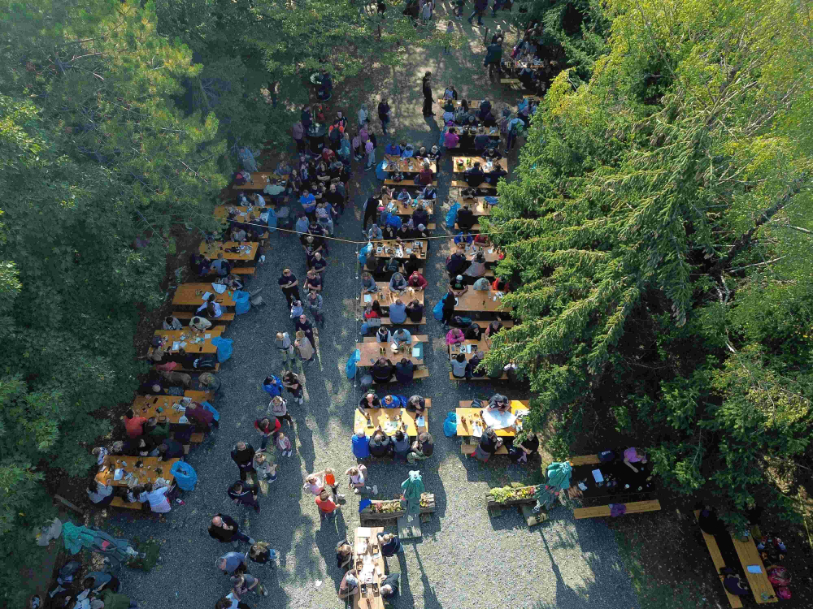 Posjetitelji na Zelinskoj kestenijadi na Kladeščici