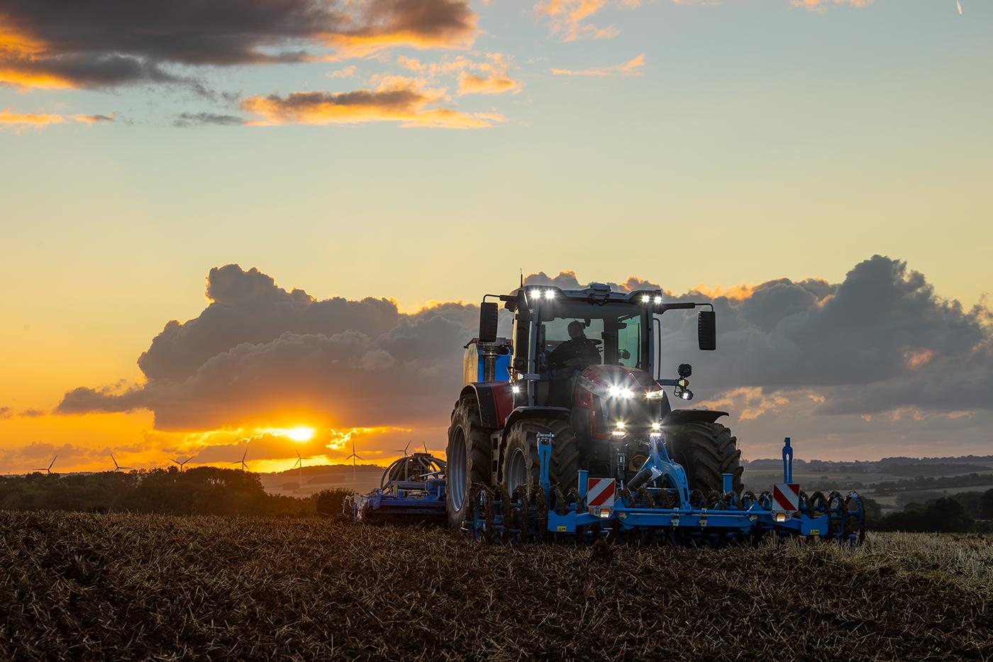 Traktor Massey Ferguson MF 7S MARK 2