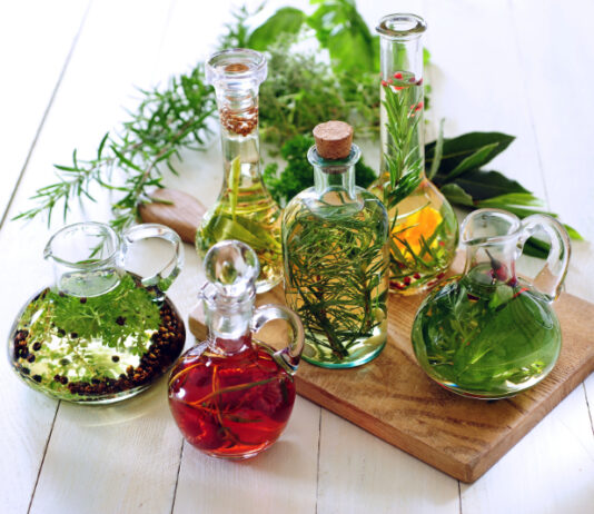 Ljekovito bilje i začini u octu