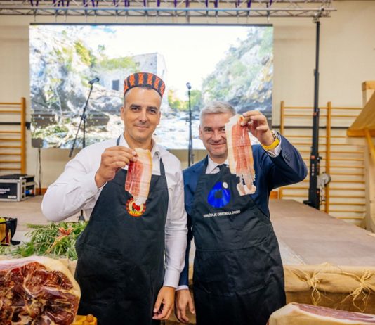 Dvoboj pršuta u Drnišu: istarski i šibensko-kninski župan izmjerili snage