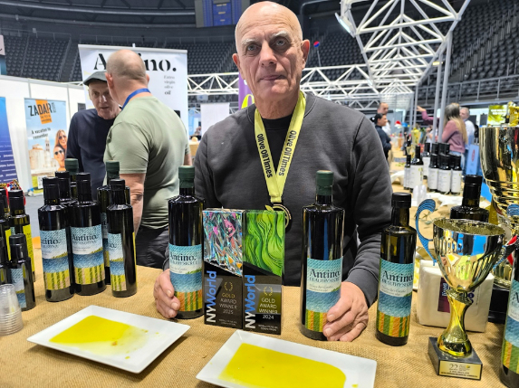 Ante Vulin, maslinar iz Pakoštana, s odličjima s NYIOOC natjecanja