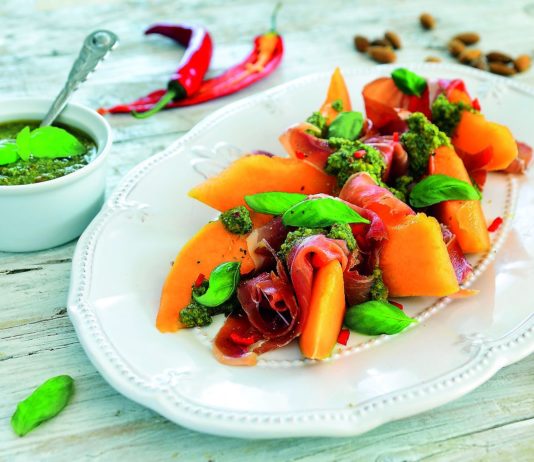 dinje s pršutom i pestom