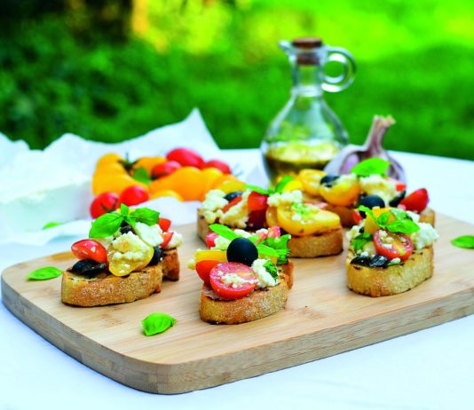 Bruschette s cherry rajčicama i sirom