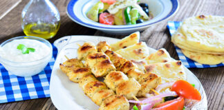 Pileći souvlaki s tzatziki umakom