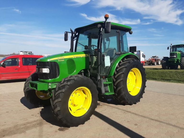 John Deere 5820 John Deere 5820
