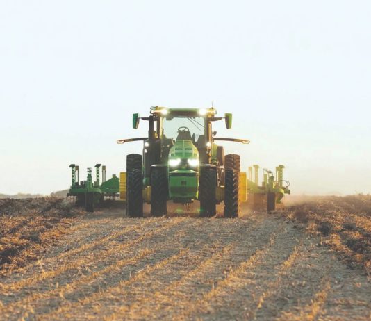 john deere autonomni traktor
