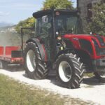 Malen i specijaliziran traktor za voćnjake i vinograde