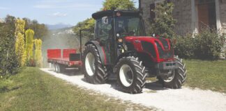 Malen i specijaliziran traktor za voćnjake i vinograde