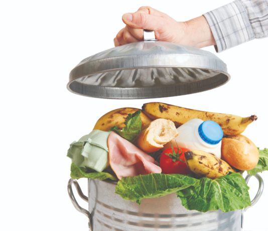 bacanje hrane veemee